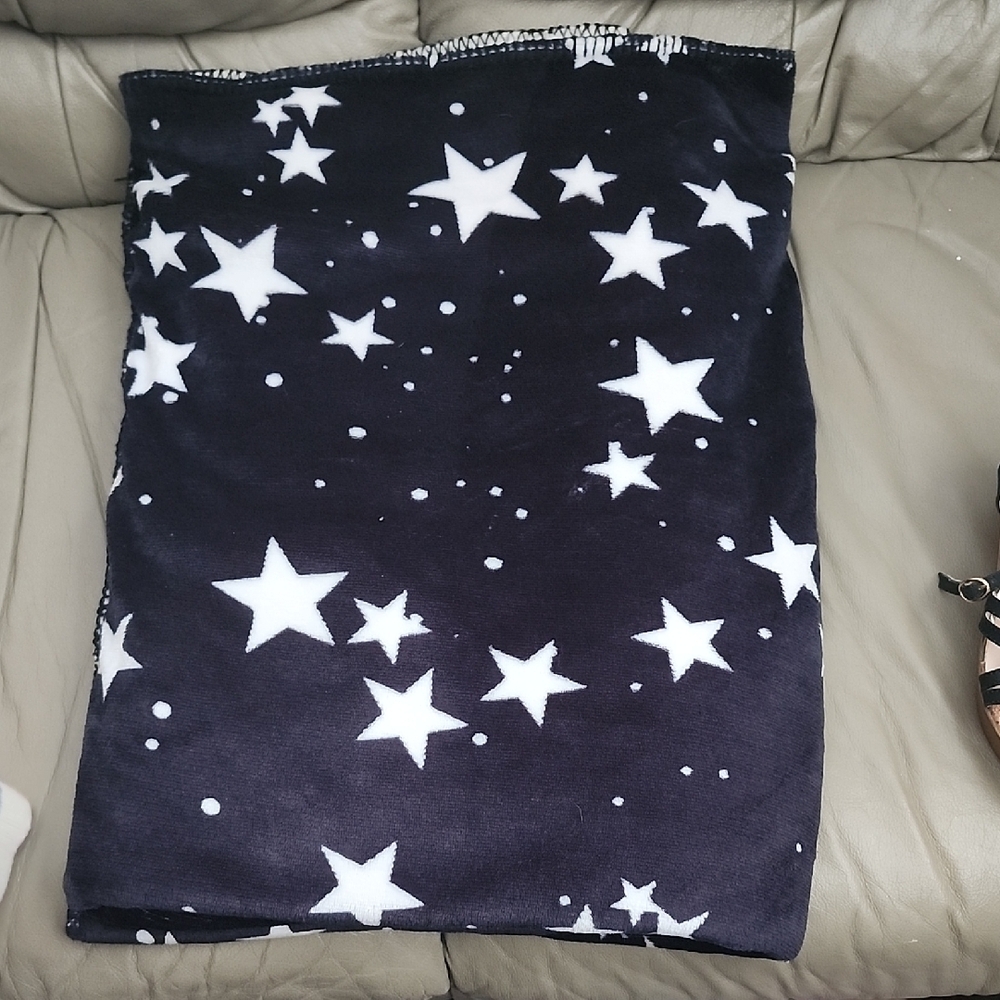 Black and White Star Blanket - Picture 2 of 2